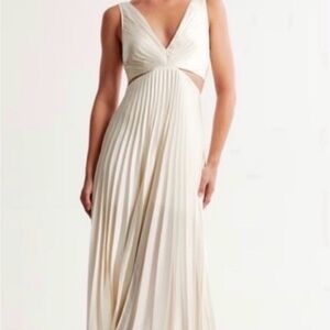 Abercrombie & Fitch Giselle pleated cutout maxi dress - white (S)